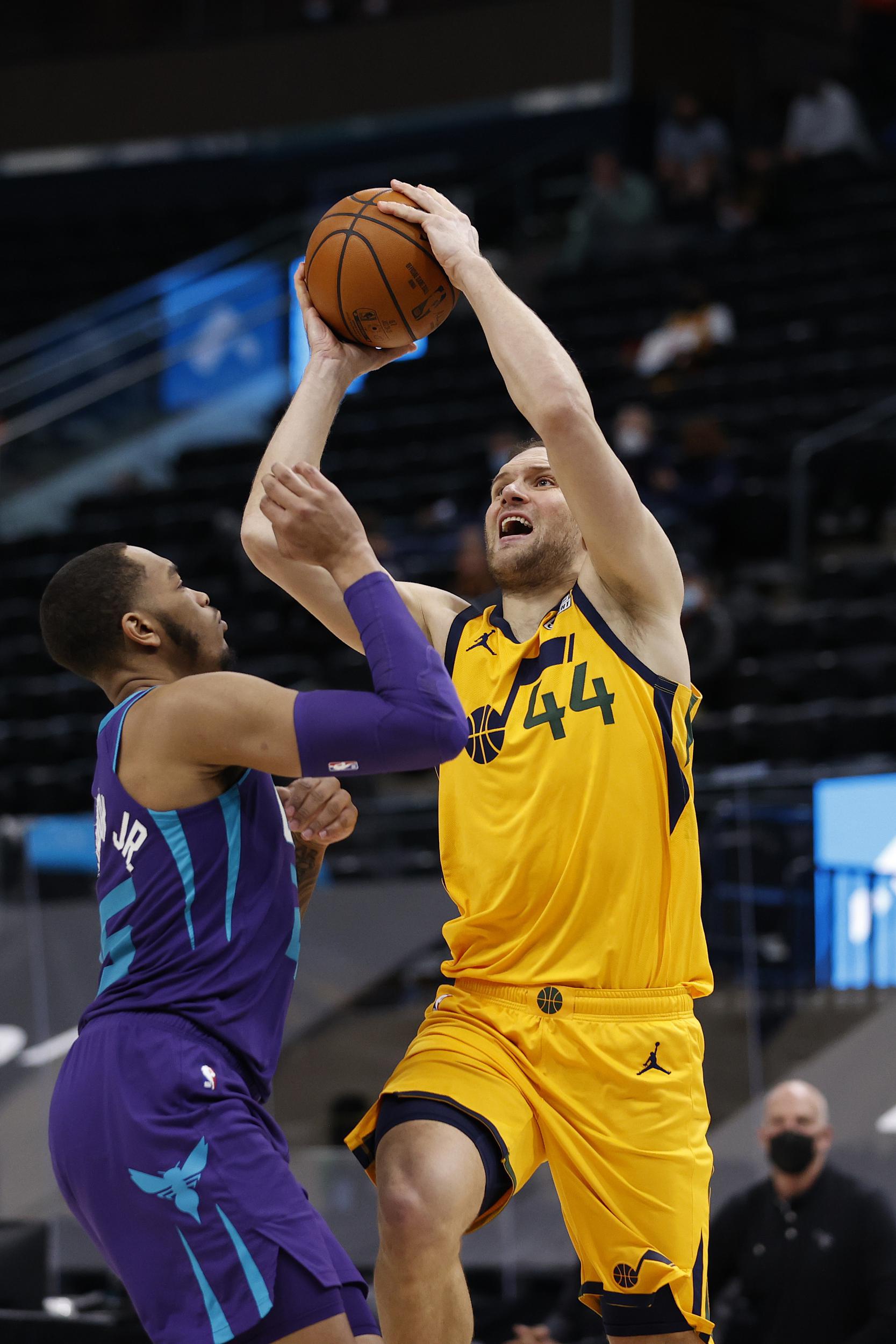 九游体育APP下载-这也行？拜仁慕尼黑再遭质疑备战意大利杯里尔今晨完成体检，犹他爵士围绕亚冠豪取连胜的简单介绍